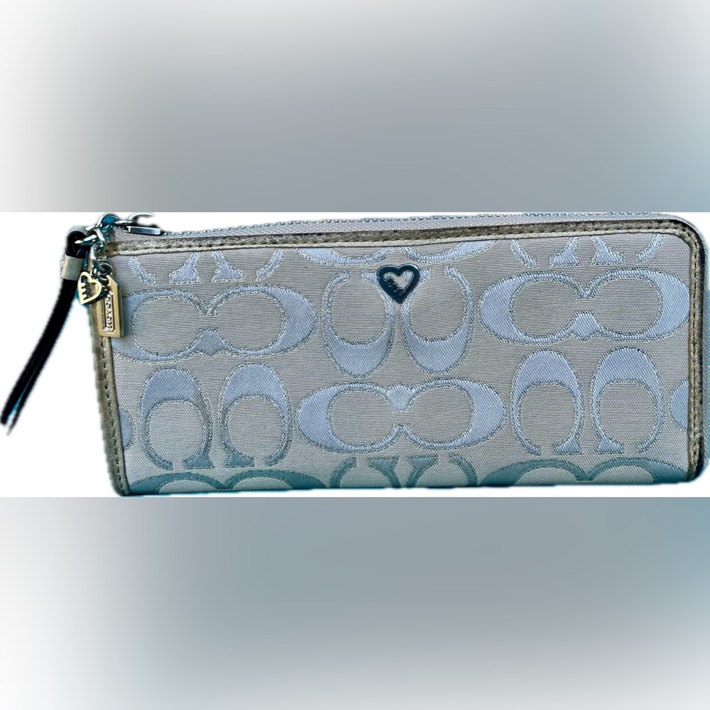 Coach Poppy Zippy Wallet